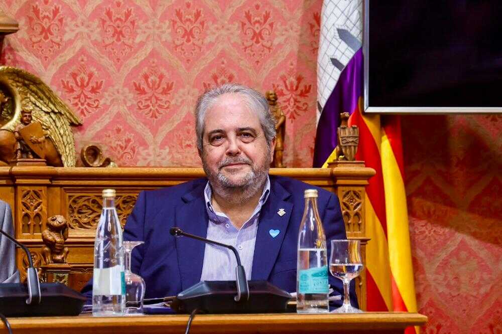El consejero de Hacienda, Innovación y Función Pública durante el Pleno del Consell de Mallorca.