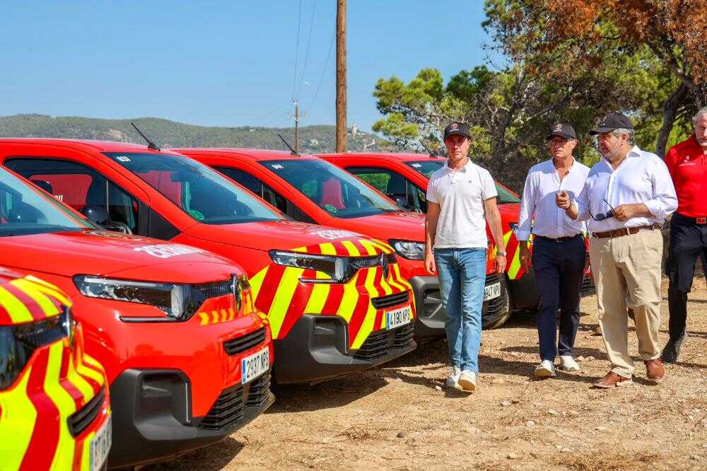 Presentación de las nuevas furgonetas de los Bomberos de Mallorca.