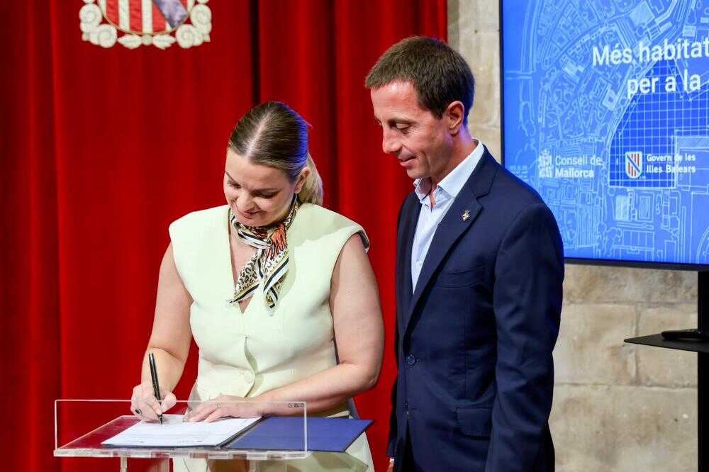El presidente del Consell de Mallorca, Llorenç Galmés, y la presidenta del Govern de les Illes Balears, Marga Prohens.