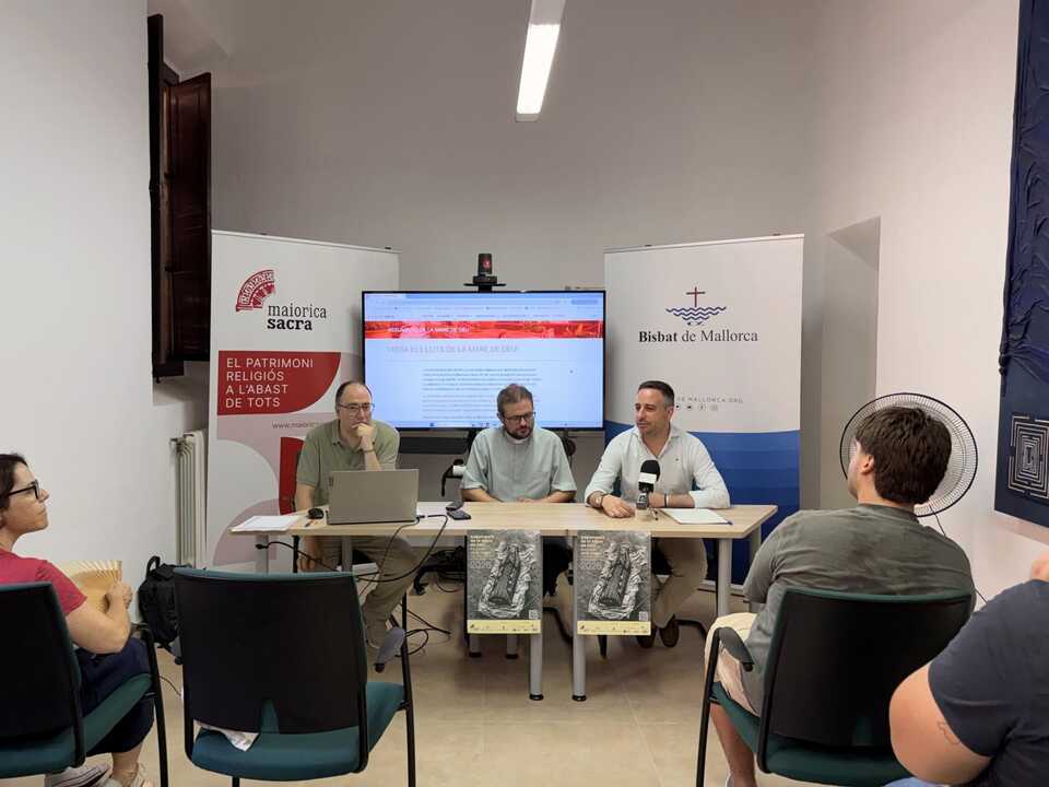 El Consell de Mallorca y el Obispado de Mallorca difundiendo los lechos de la Virgen en la fiesta de la Asunción.