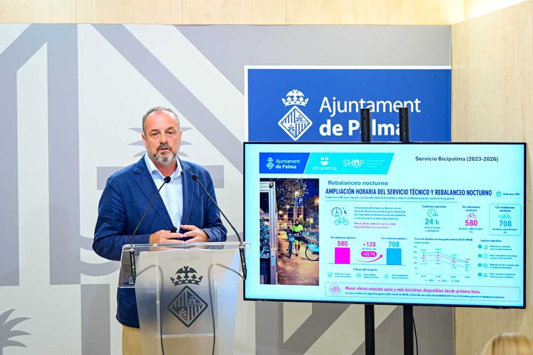 E teniente de alcalde de Mobilitat, Toni Deudero, durante una rueda de prensa en la que ha presentado los principales datos de evolución.