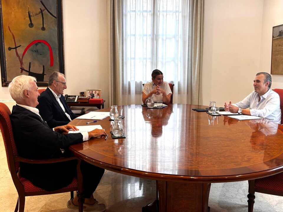 FOTO DE LA REUNIÓN EN CONSOLAT UMAC Y PROOHENS